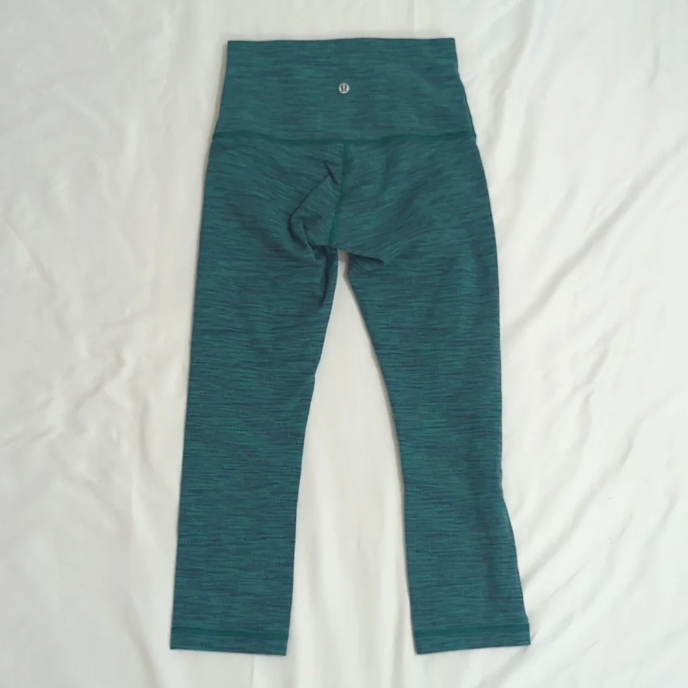 Lululemon Wunder Under Crop, Color Diamond Jacquard Teal Size 4